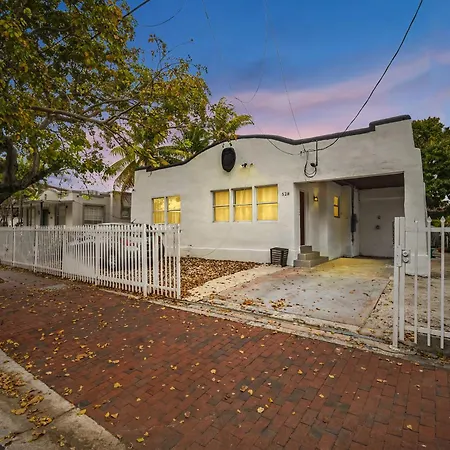 New! Havana Nights Villa ! Walk To Calle Ocho!